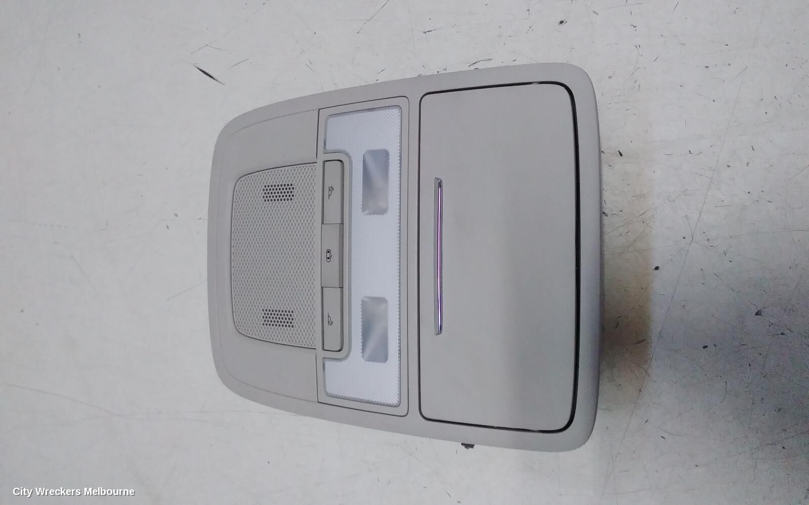 MG HS 2023 Courtesy Light