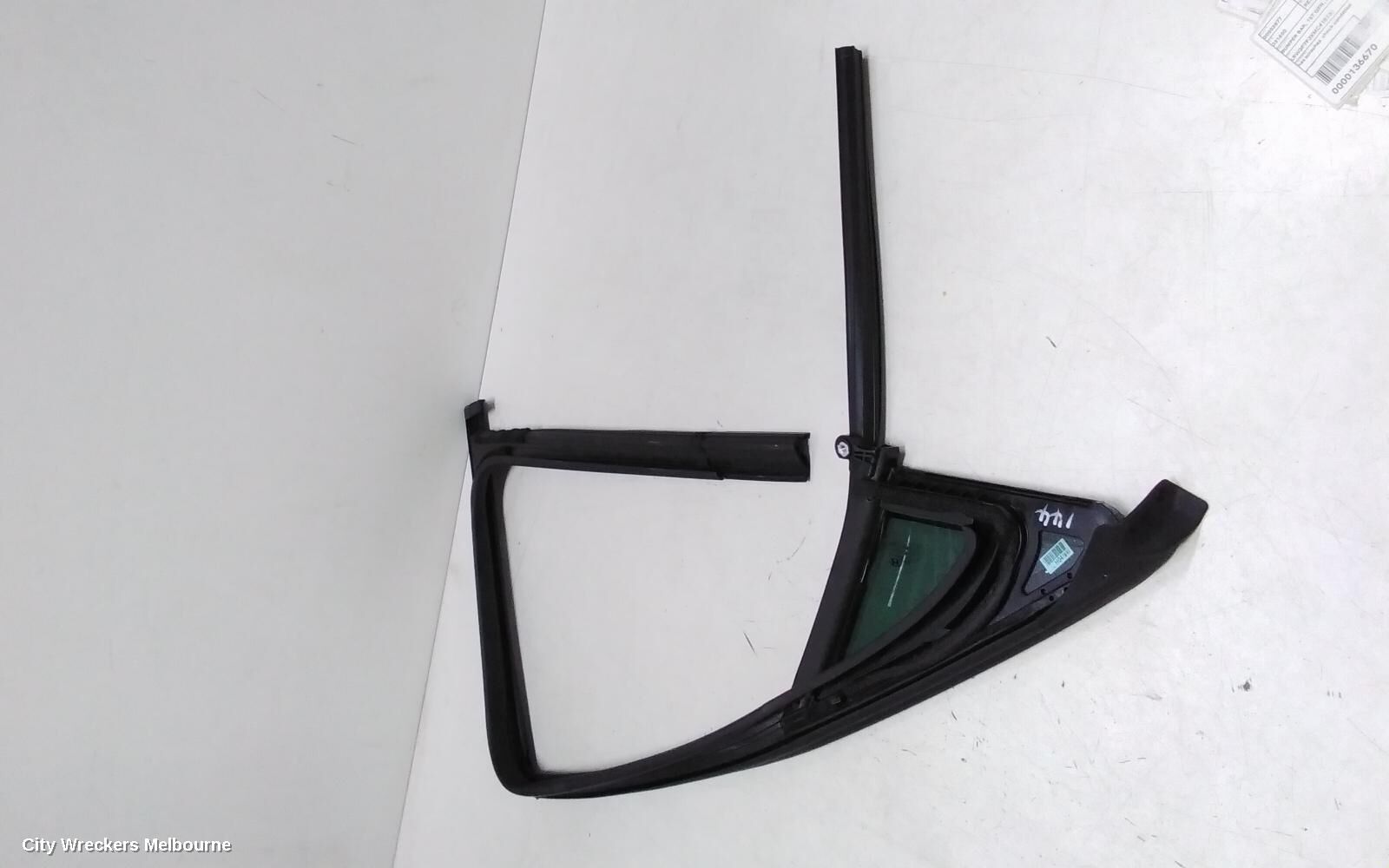 HYUNDAI SANTA FE 2024 Right Front 1/4 Door Glass