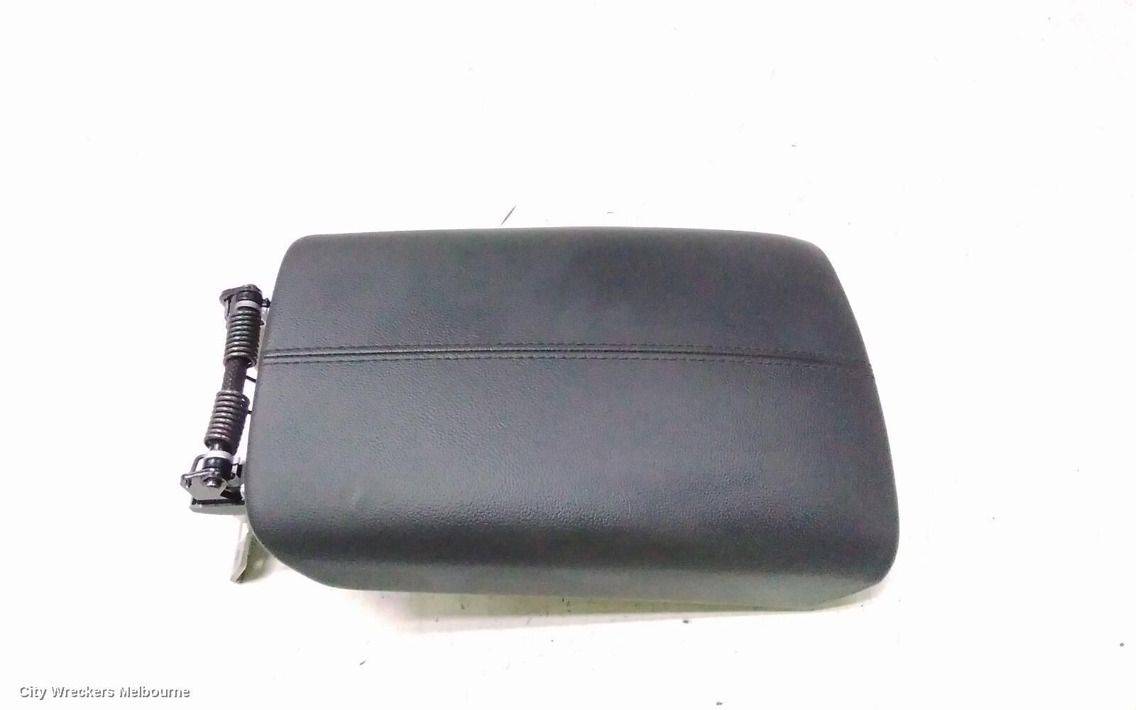 HYUNDAI TUCSON 2021 Console