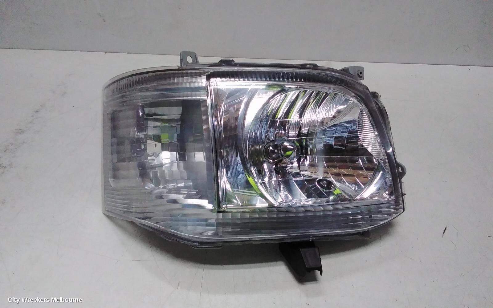 TOYOTA HIACE 2011 Right Headlamp