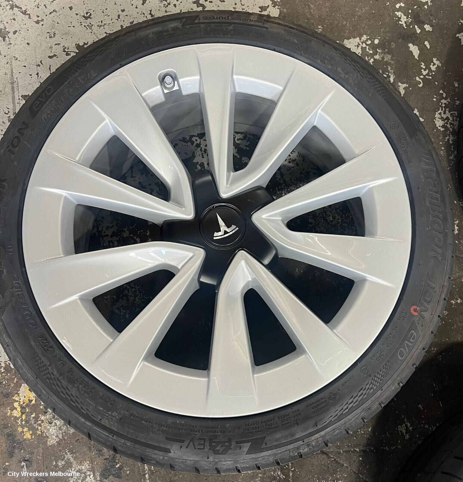 TESLA MODEL 3 2022 Wheel Mag