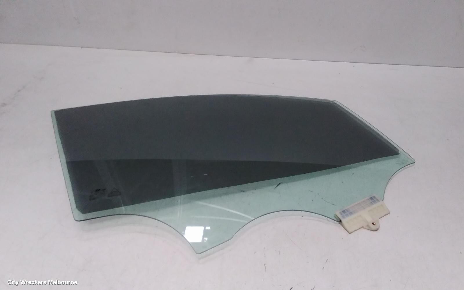 HYUNDAI SANTA FE 2022 Right Front Door Window