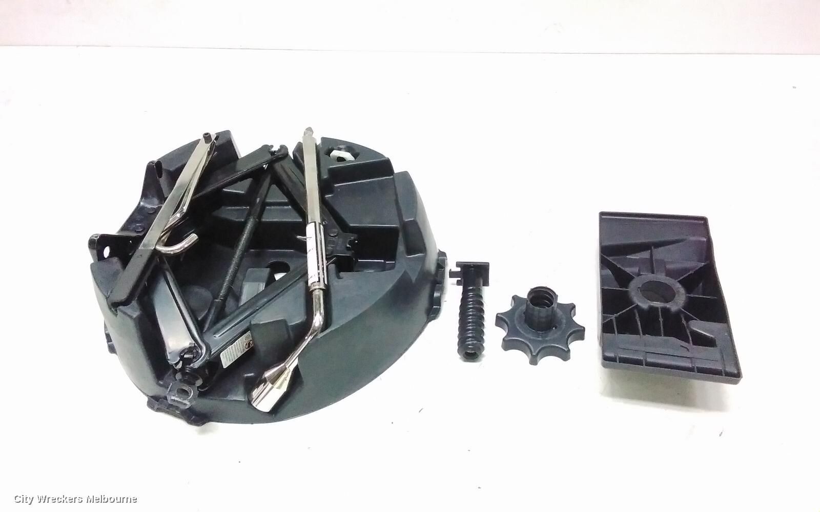 HOLDEN COMMODORE 2008 Jack/Tool Kit