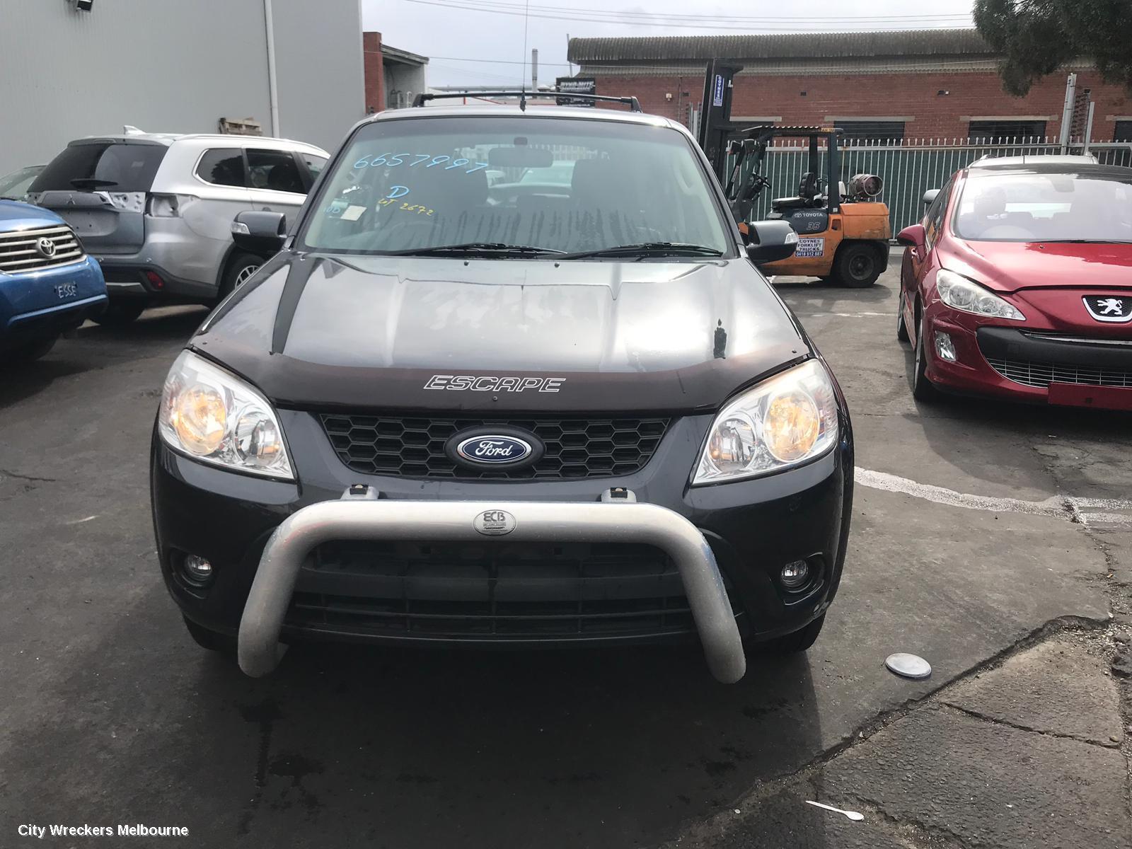 FORD ESCAPE 2010 Grille