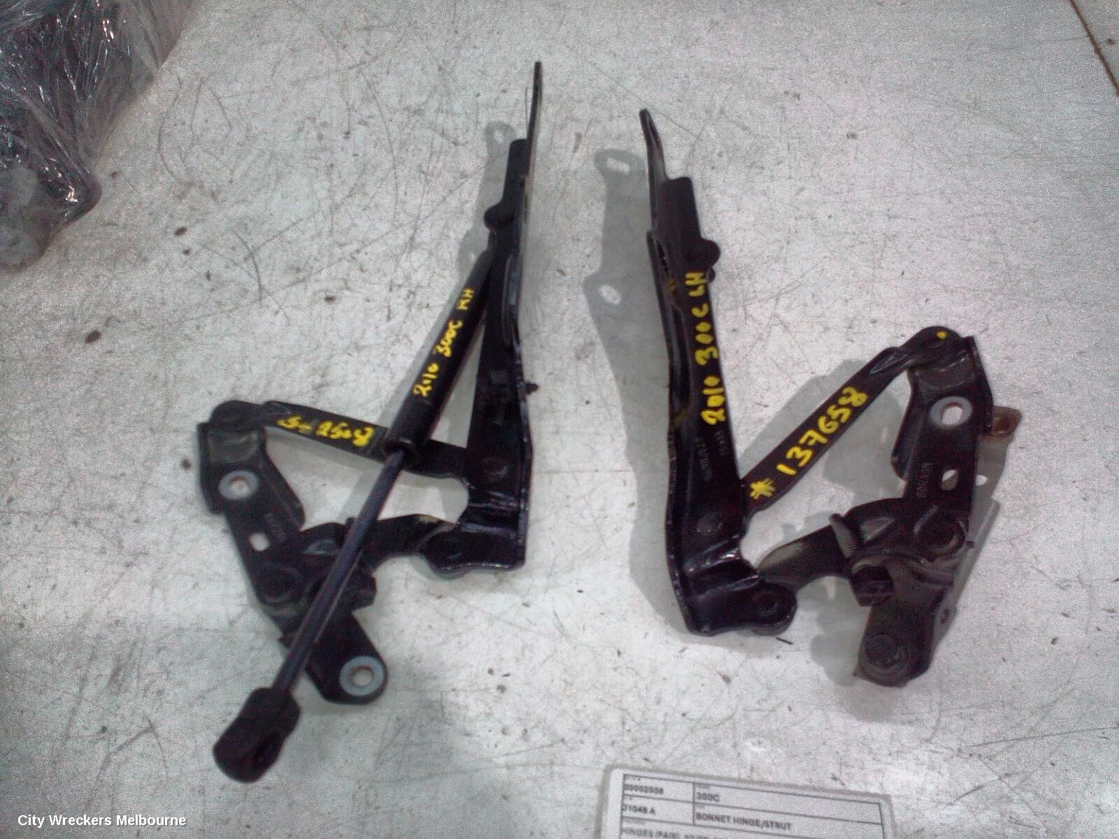 CHRYSLER 300C 2010 Bonnet Hinge/Strut