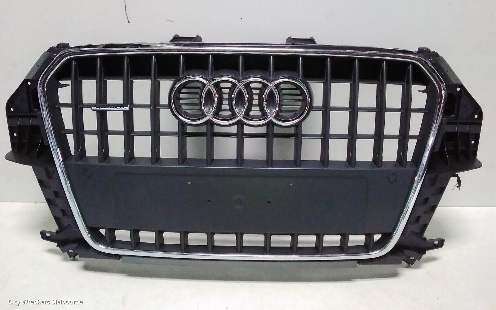 AUDI Q3 2016 Grille