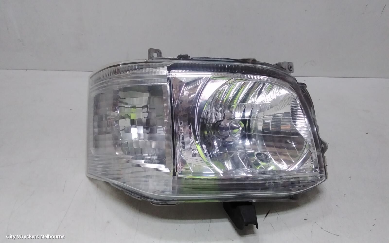TOYOTA HIACE 2012 Right Headlamp