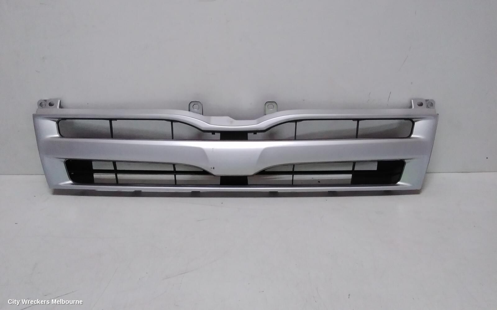 TOYOTA HIACE 2012 Grille