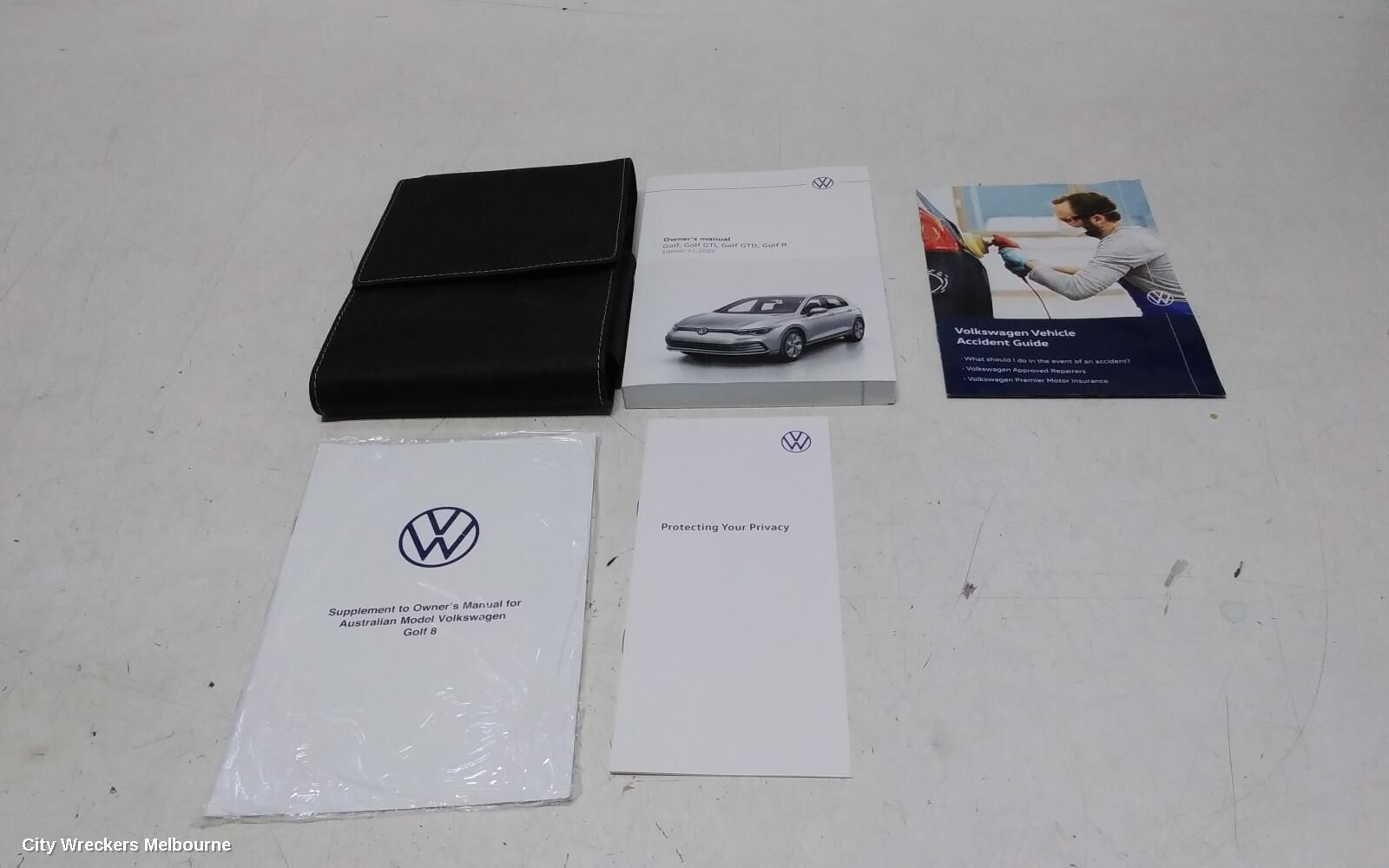 VOLKSWAGEN GOLF 2023 Owners Handbook
