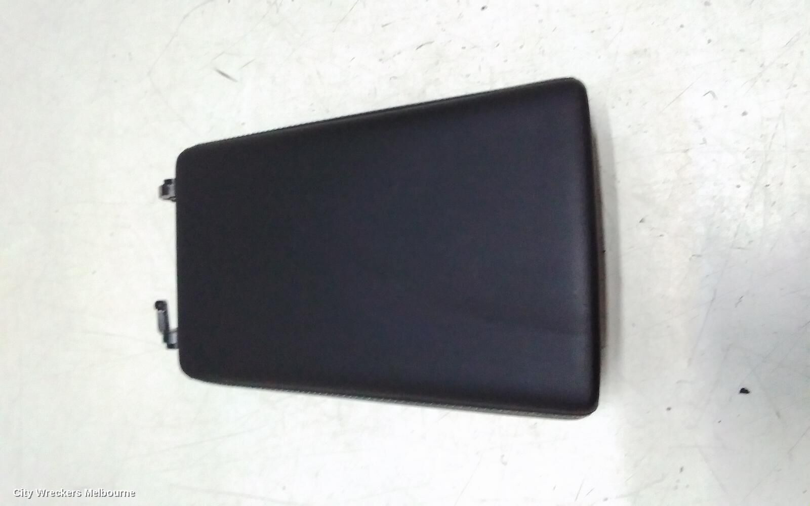 TESLA MODEL Y 2023 Console