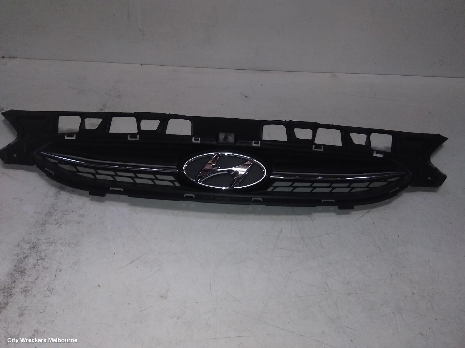 HYUNDAI ACCENT 2015 Grille