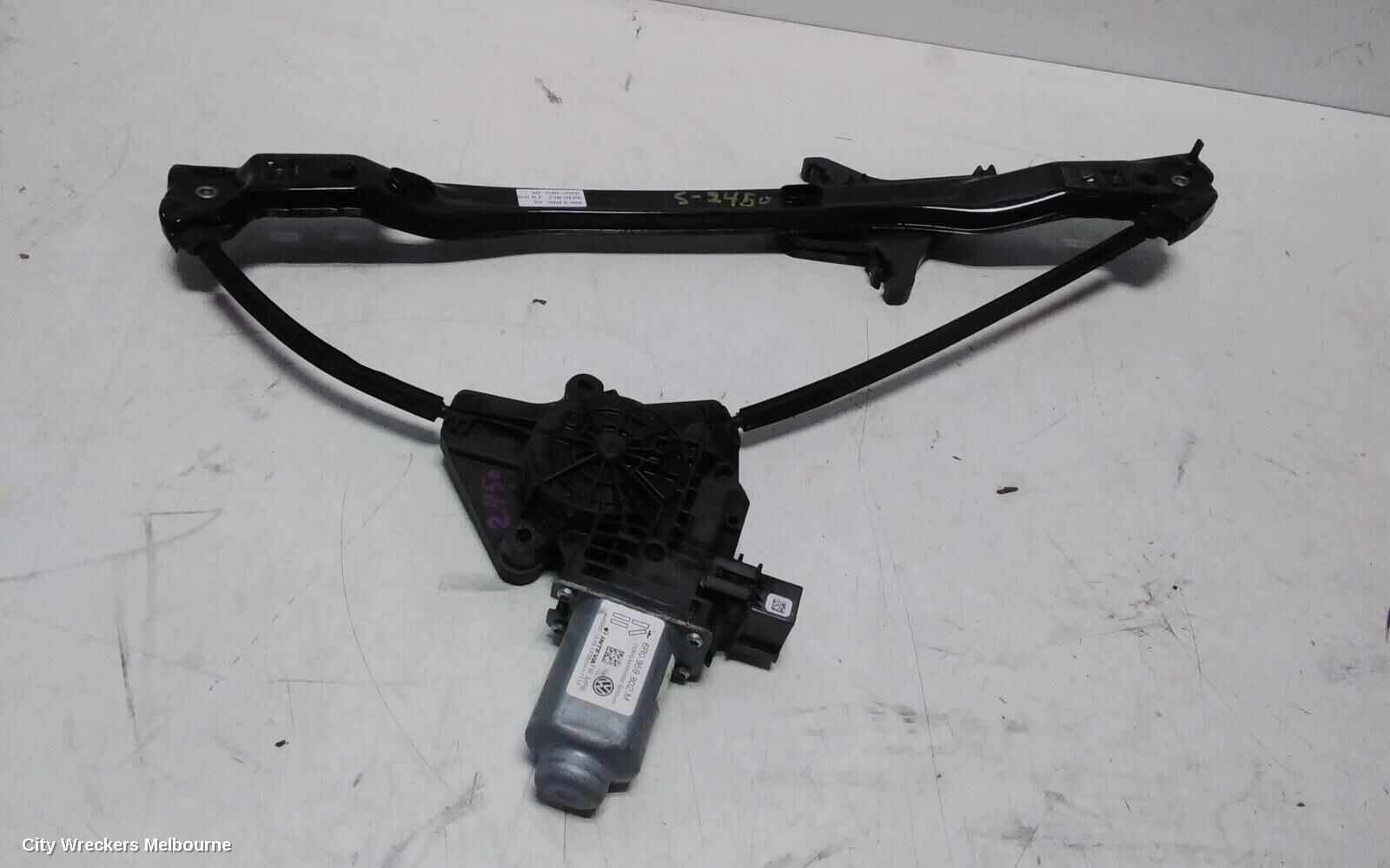 VOLKSWAGEN AMAROK 2013 Right Front Window Reg/Motor