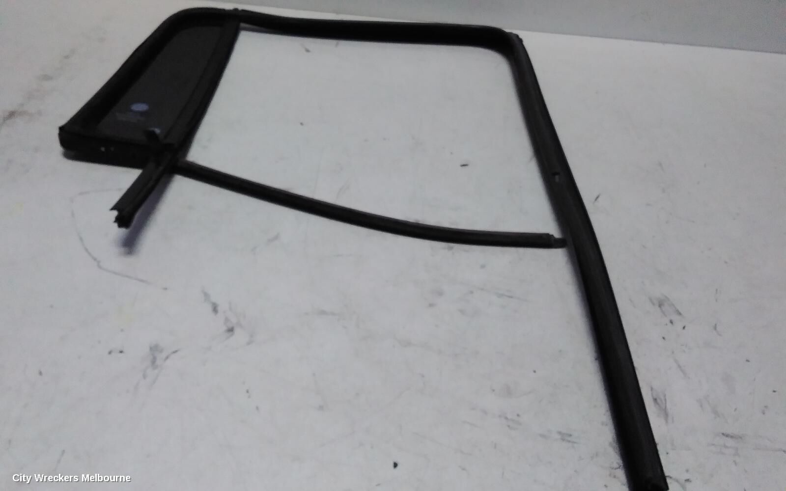 VOLKSWAGEN AMAROK 2013 Right Rear 1/4 Door Glass