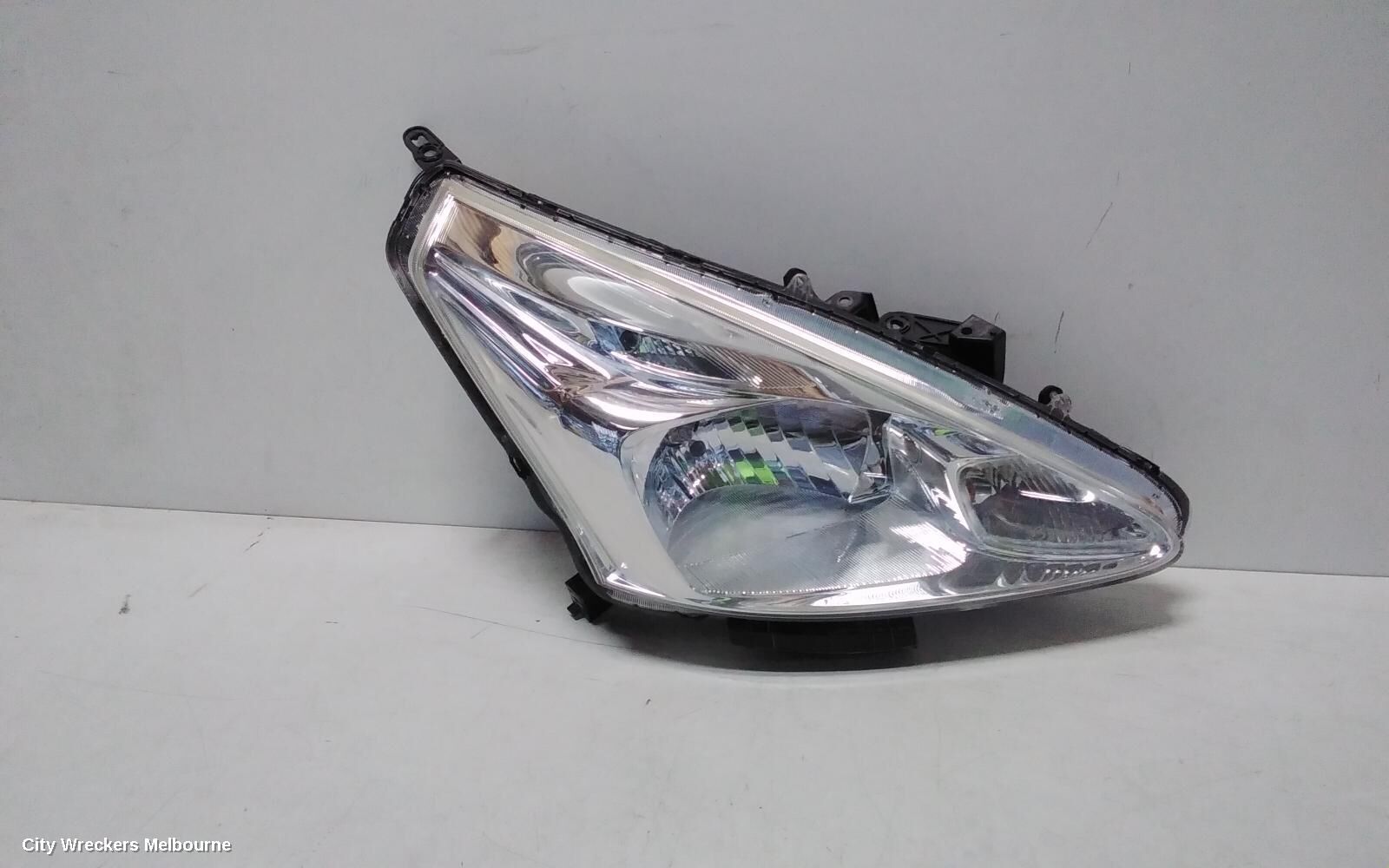 NISSAN PULSAR 2015 Right Headlamp