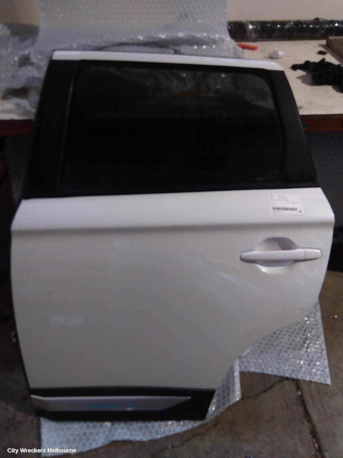 MITSUBISHI OUTLANDER 2019 Left Rear Door/Sliding