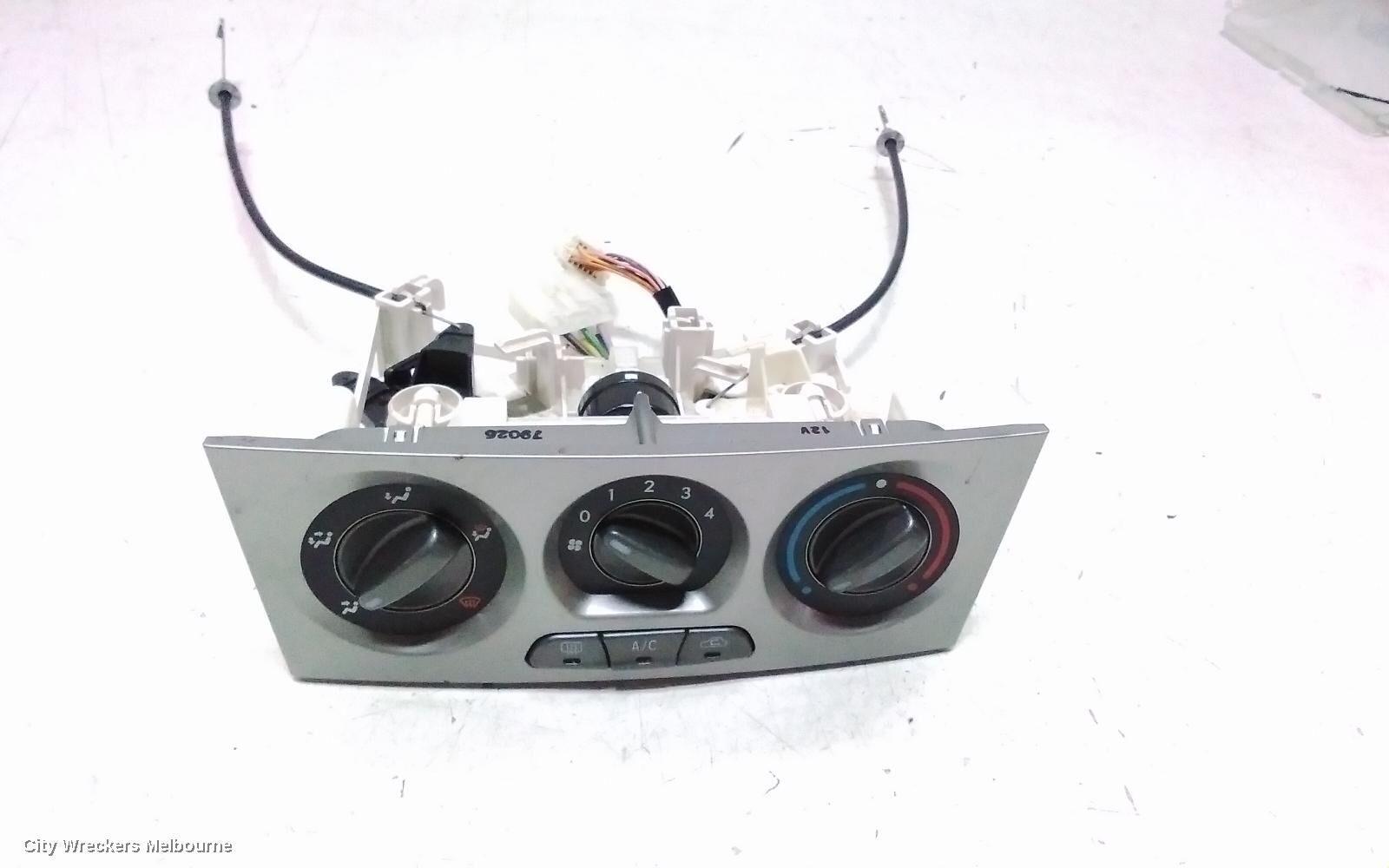 SUBARU FORESTER 2005 Heater/Ac Controls