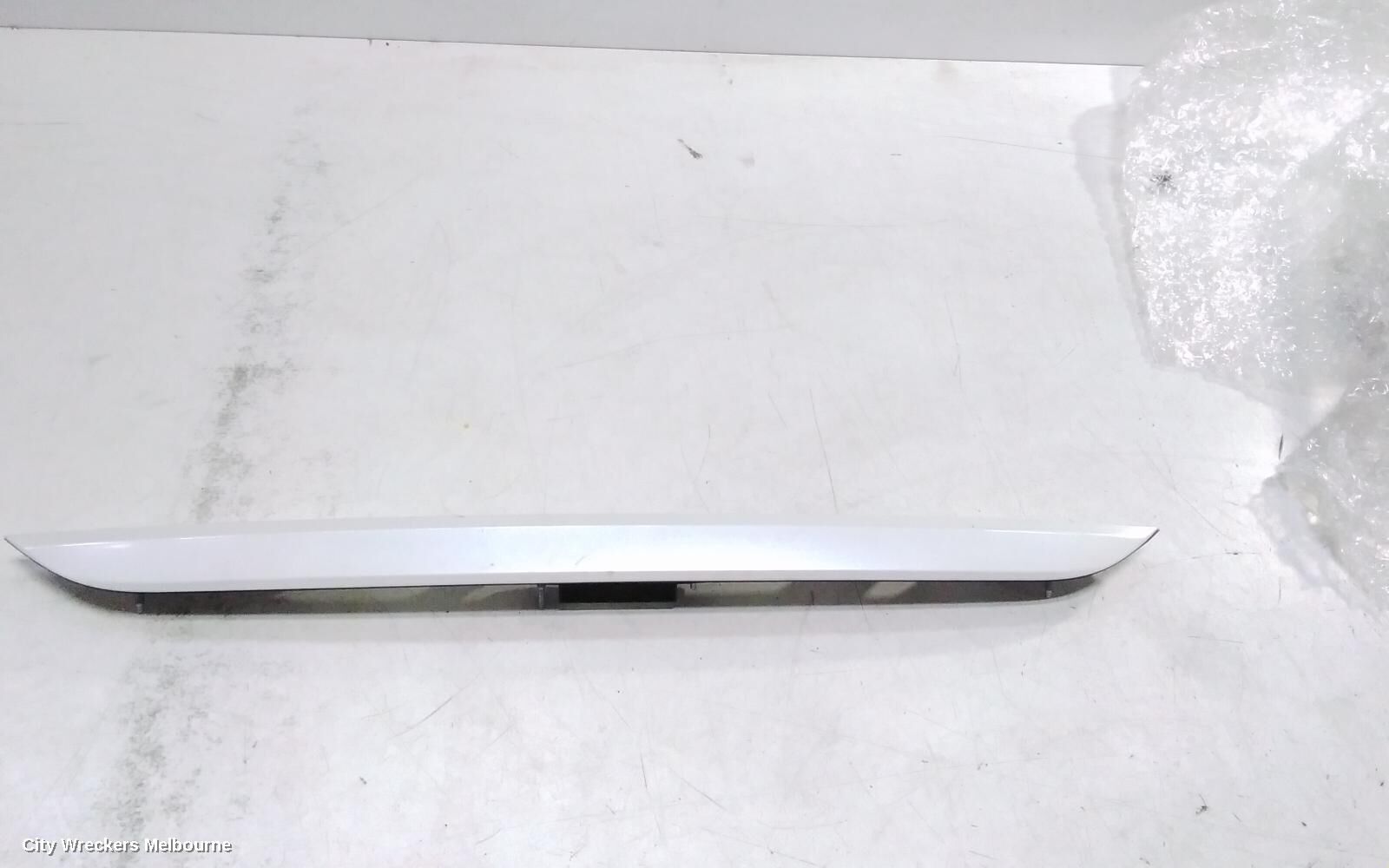 TOYOTA ESTIMA 2010 Rear Garnish