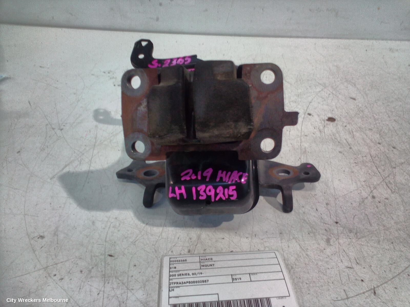 TOYOTA HIACE 2019 Mount