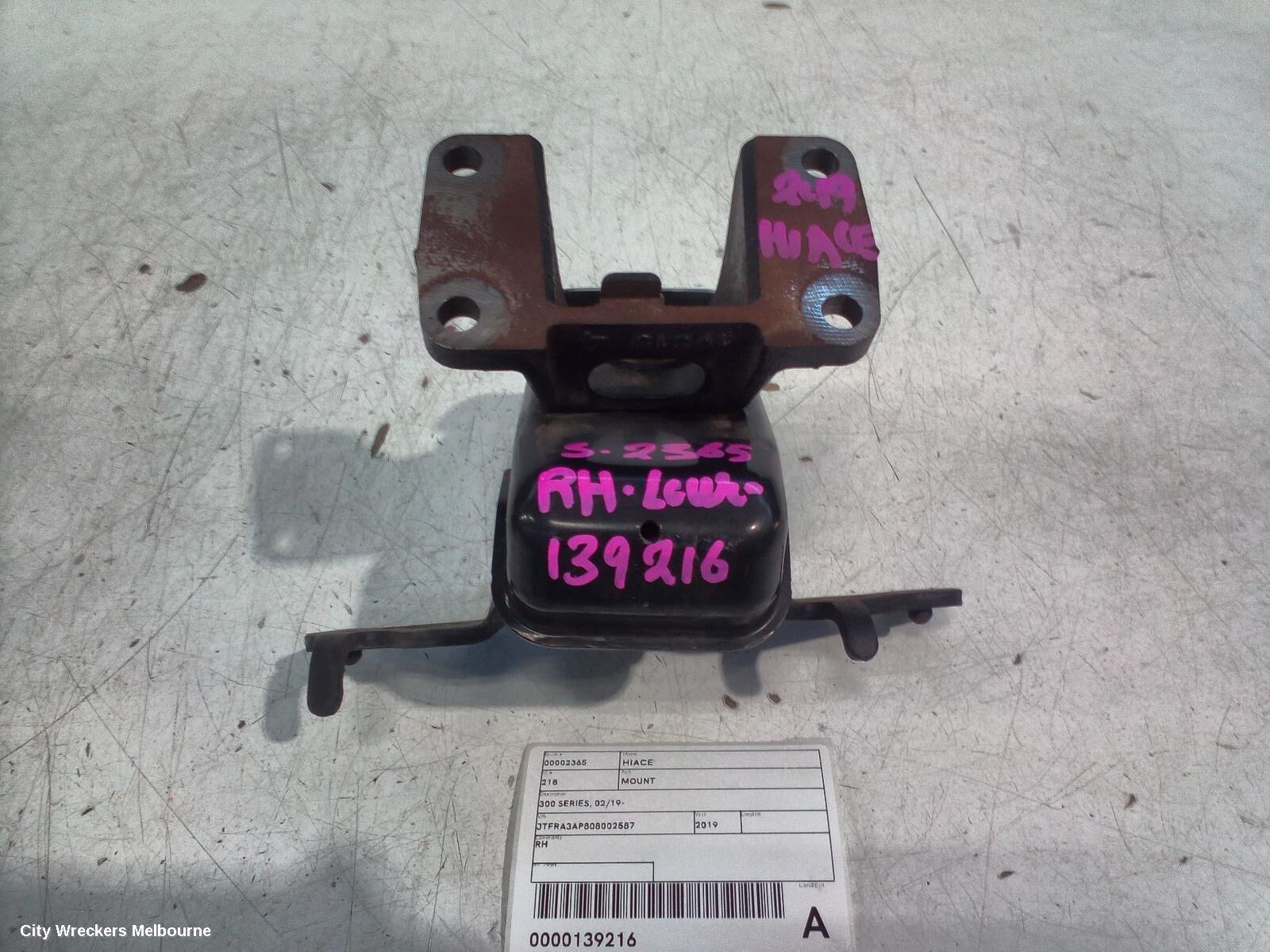 TOYOTA HIACE 2019 Mount
