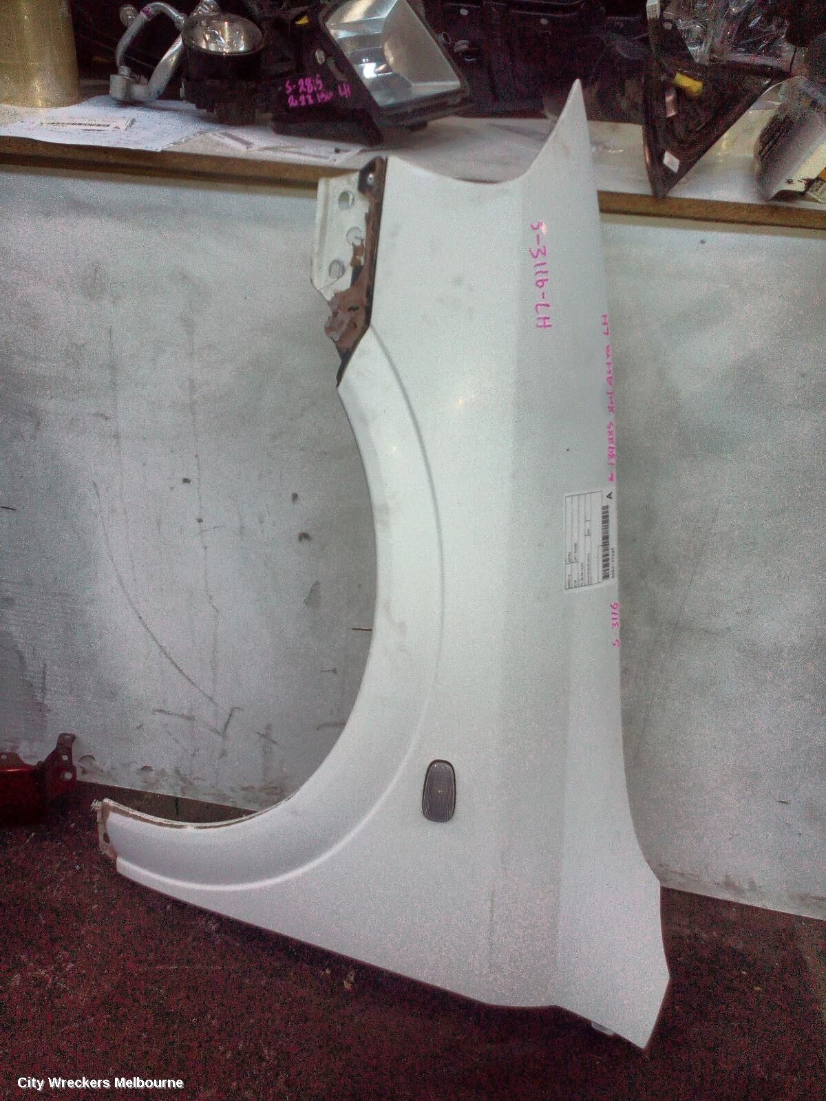 HOLDEN ASTRA 2001 Left Guard