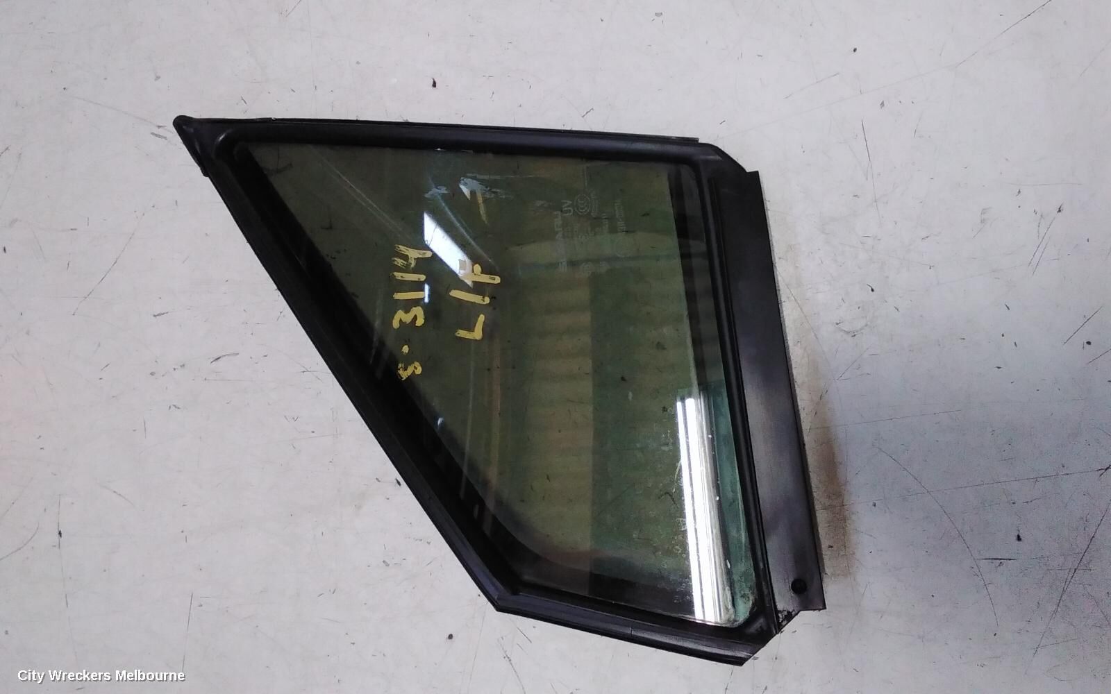 SUBARU OUTBACK 2016 Left Front 1/4 Door Glass