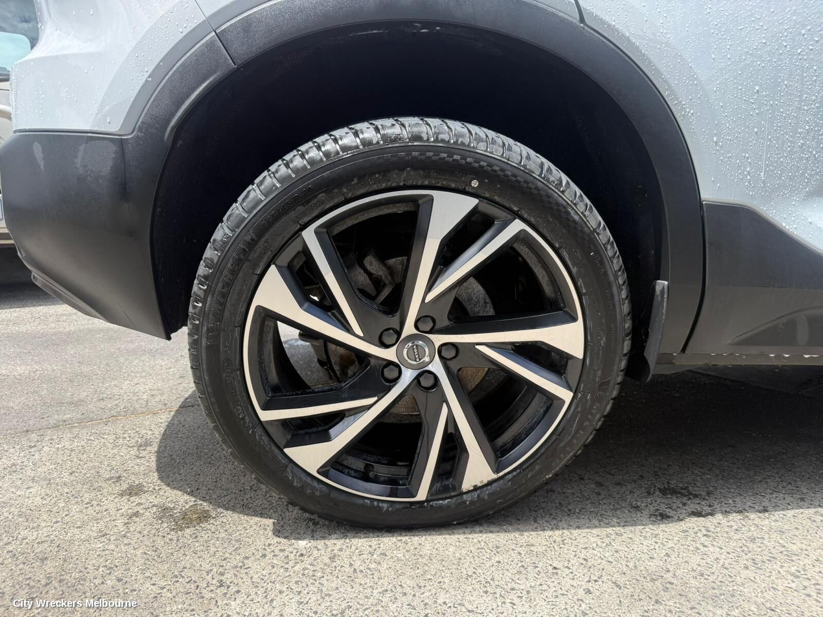 VOLVO XC40 2022 Wheel Mag