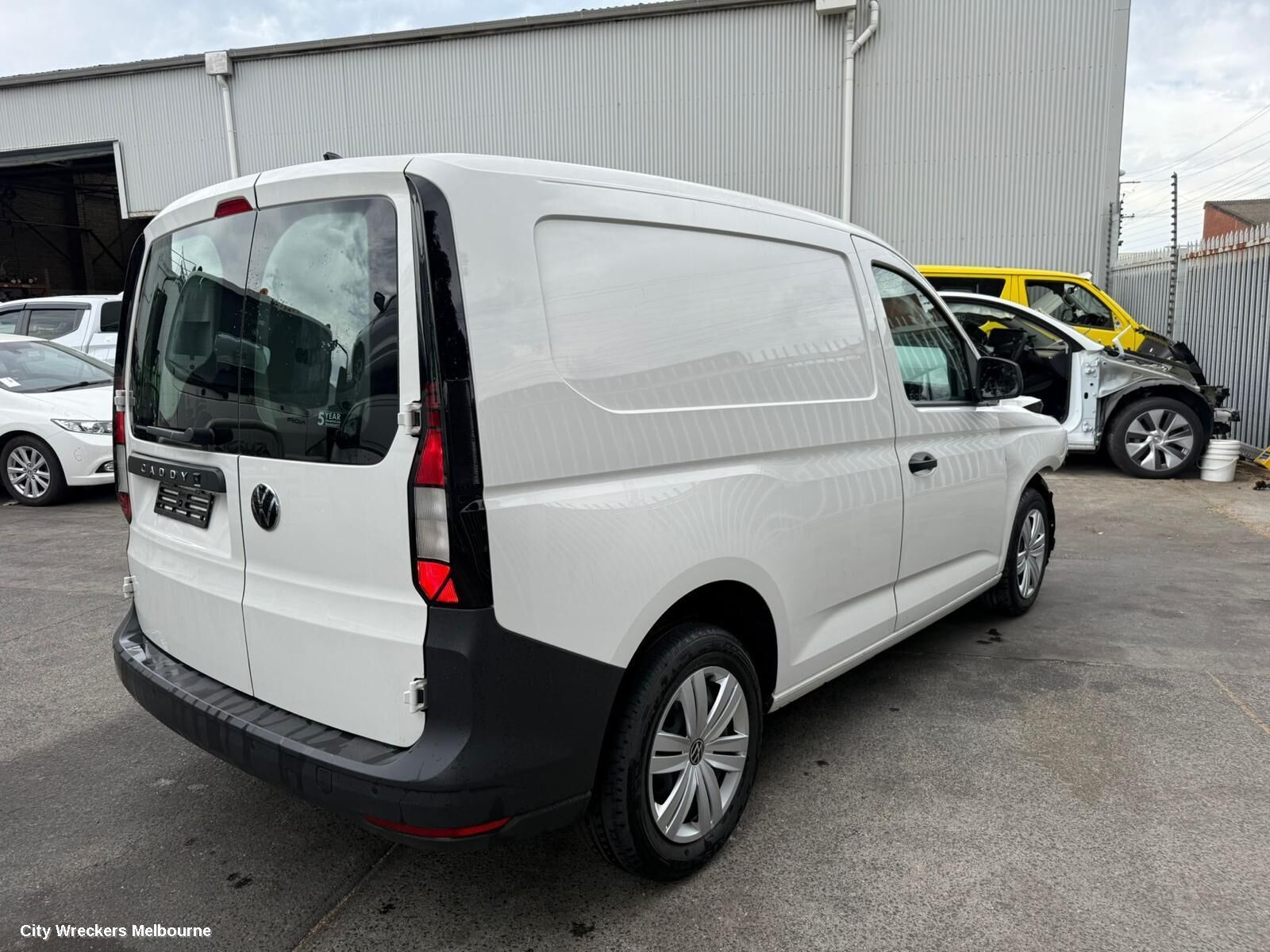 VOLKSWAGEN CADDY 2022 Right Front Door Window