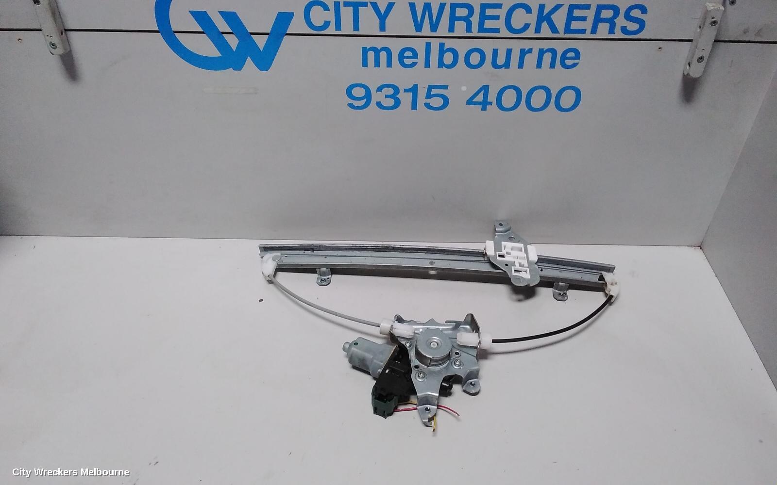 NISSAN NAVARA 2016 Left Front Window Reg/Motor
