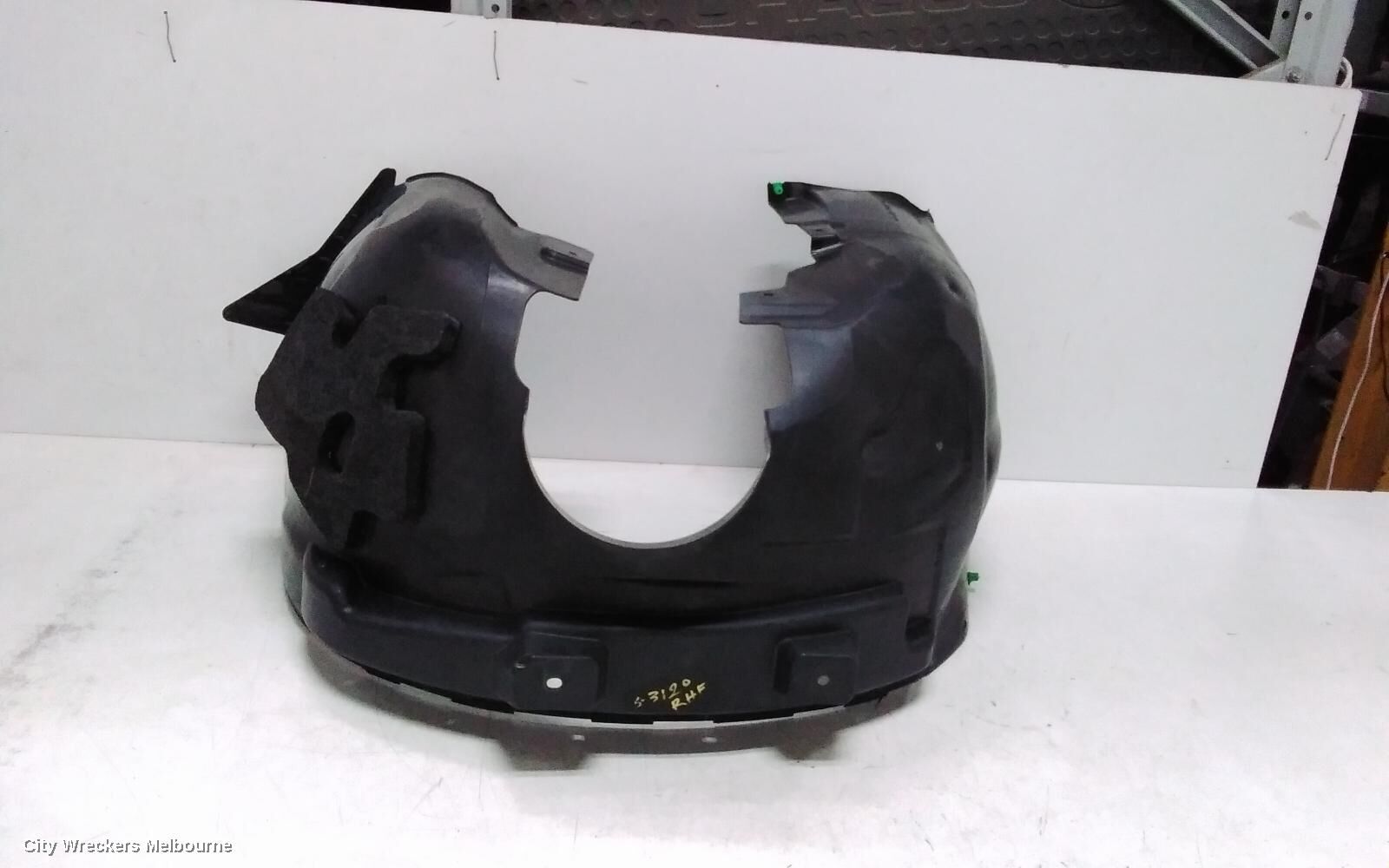 VOLVO XC40 2022 Right Guard Liner