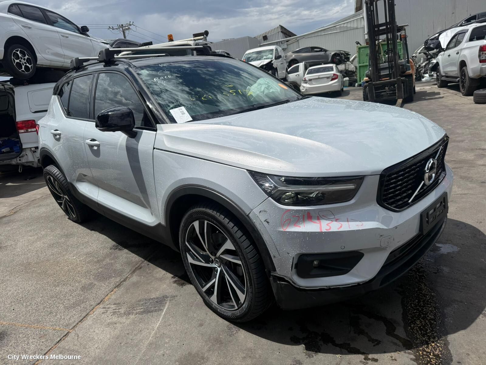 VOLVO XC40 2022 Right Front Door Window