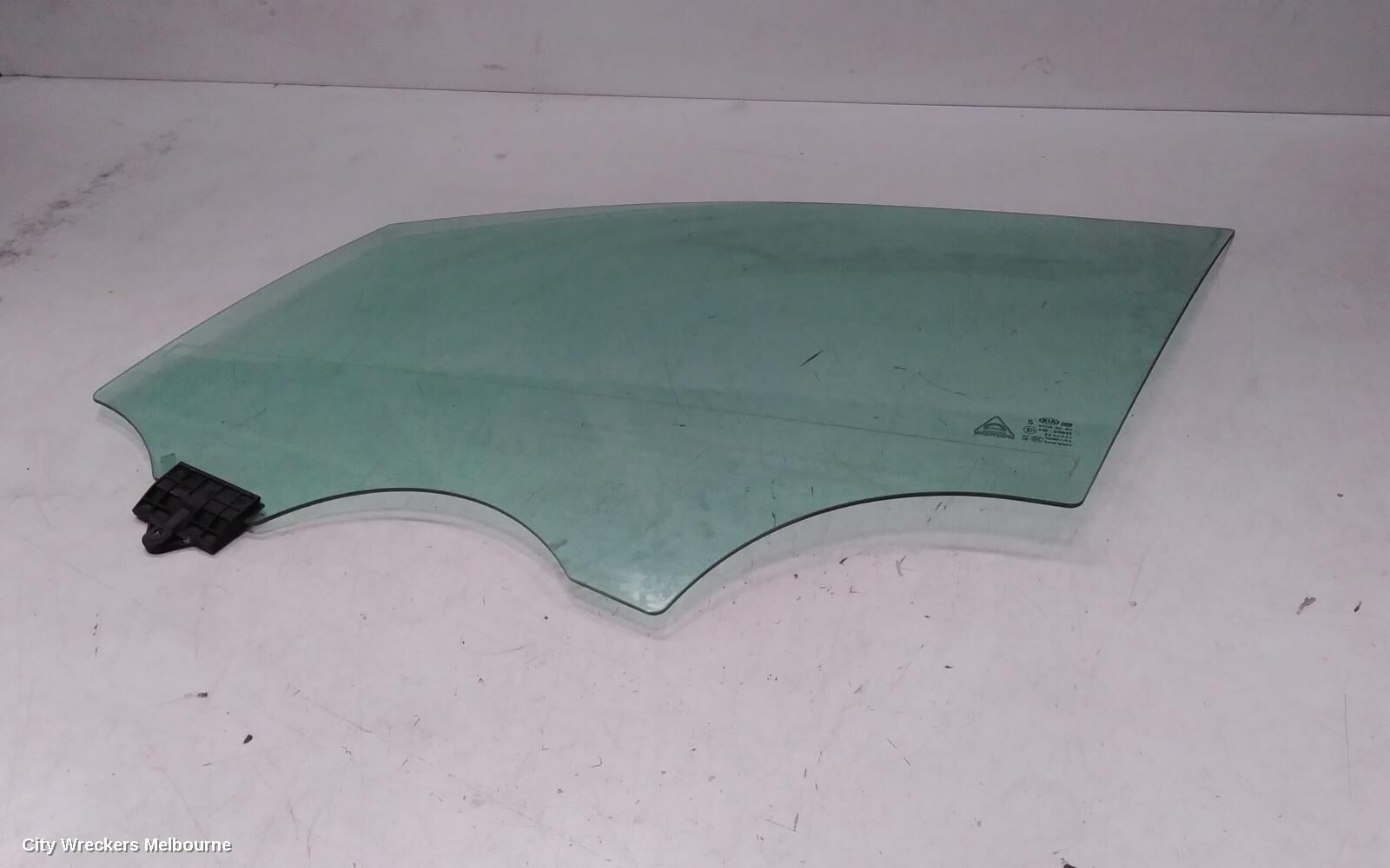 KIA SORENTO 2022 Left Front Door Window