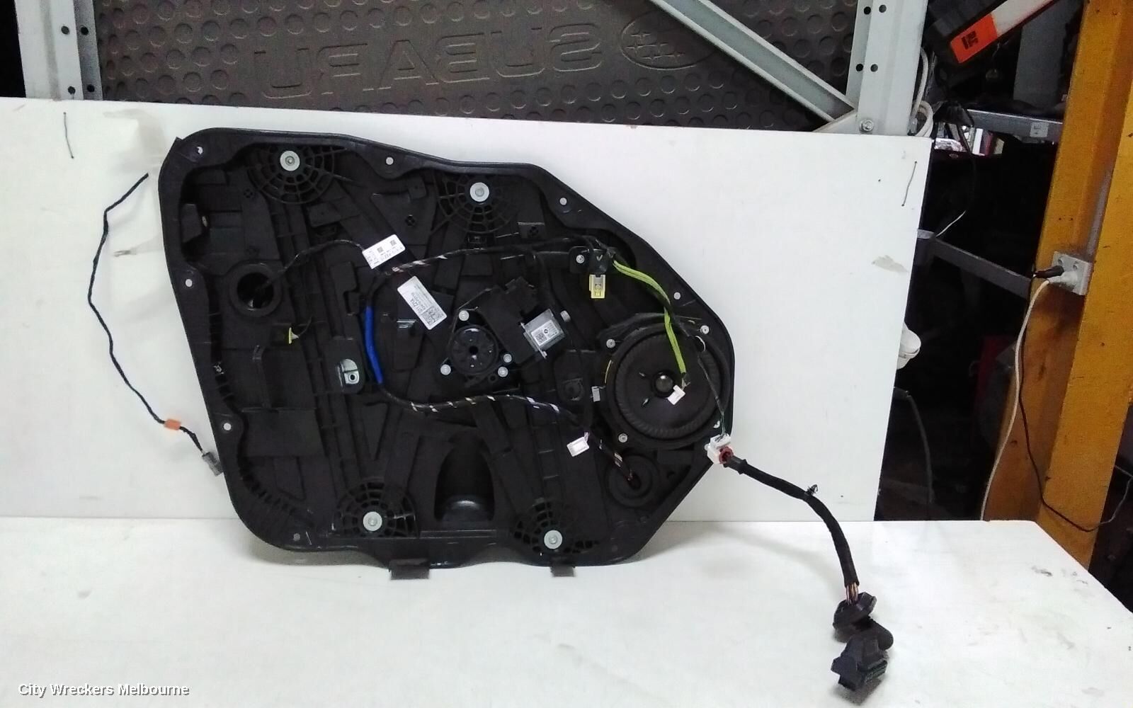 KIA SORENTO 2022 Left Front Window Reg/Motor