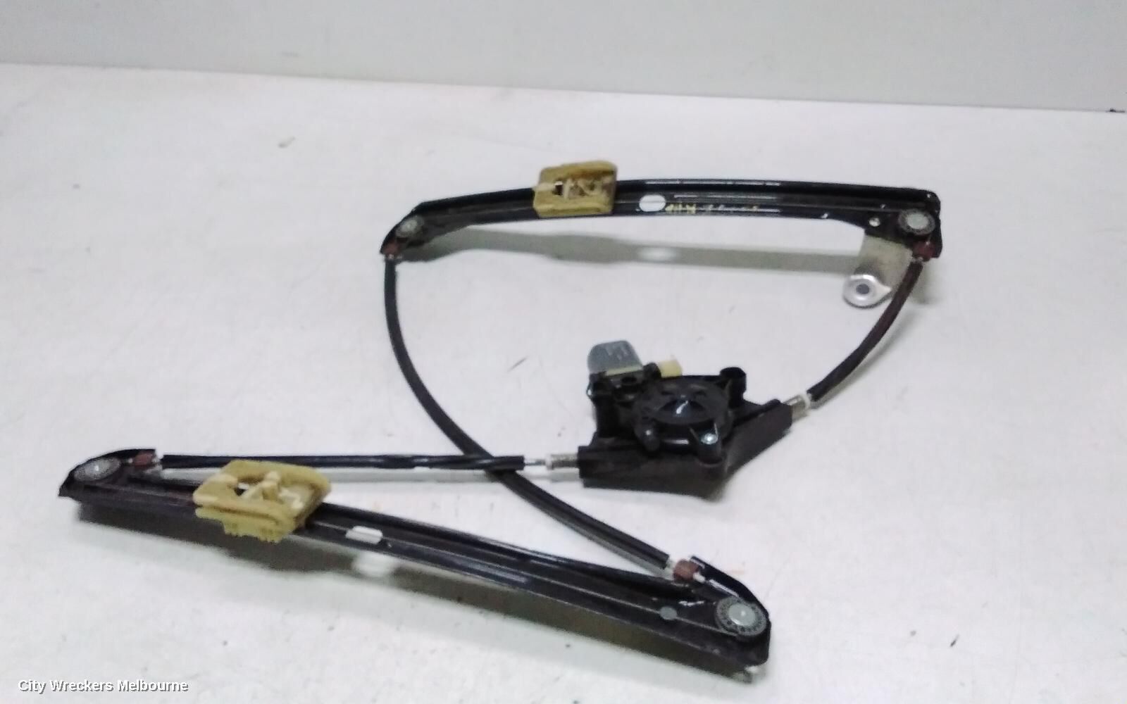 VOLKSWAGEN GOLF 2015 Right Front Window Reg/Motor