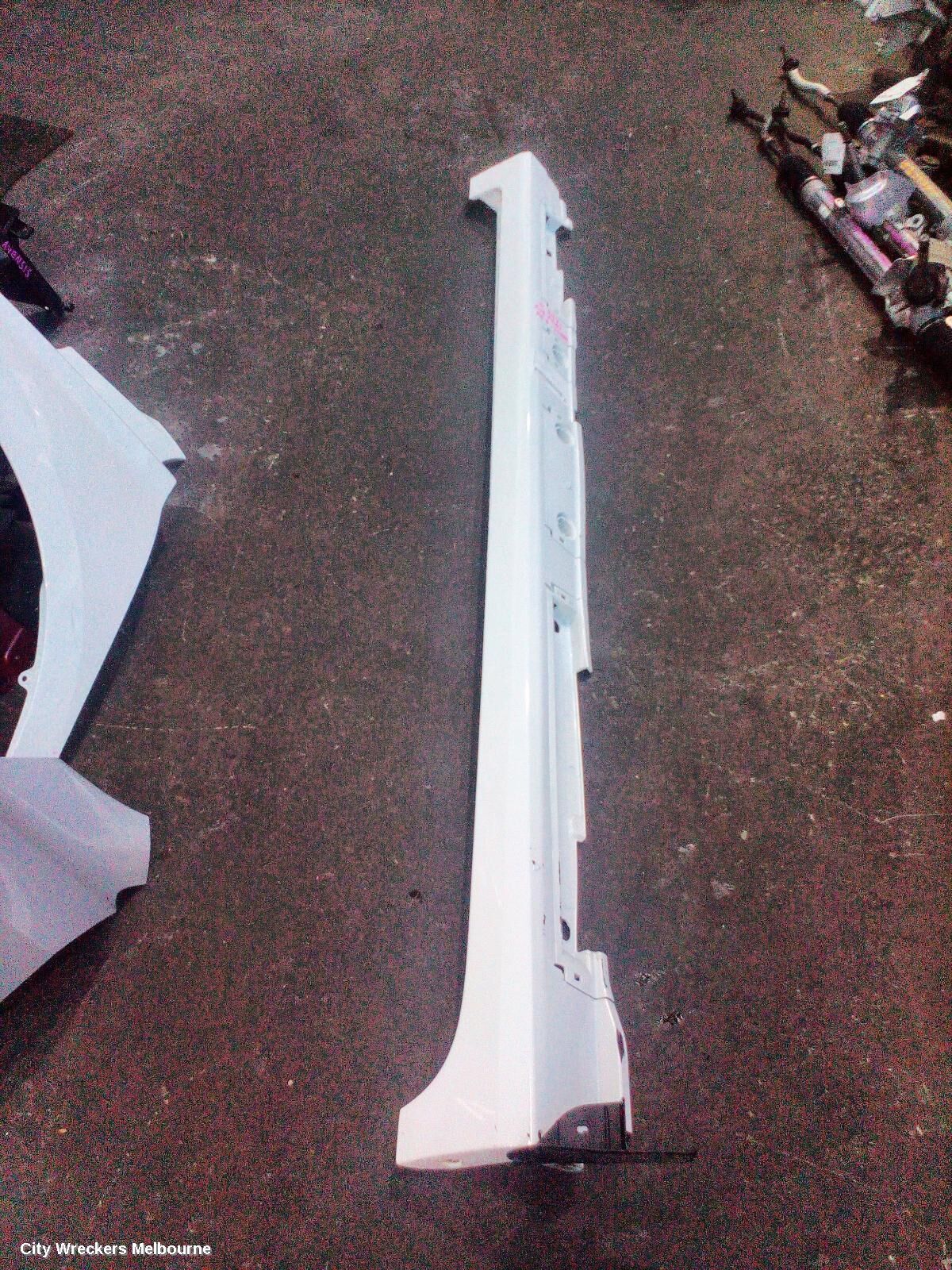 TOYOTA PRIUS 2019 Side Step/Skirt