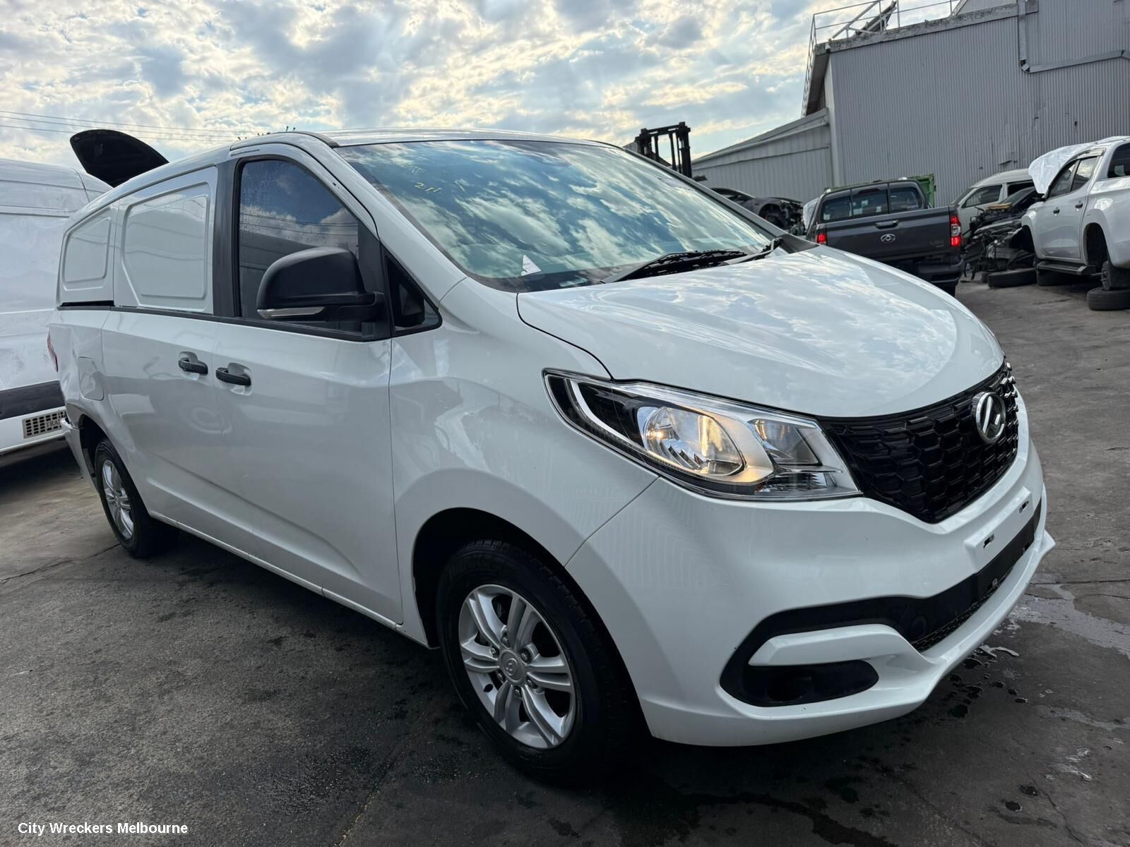 LDV G10 2025 Left Headlamp