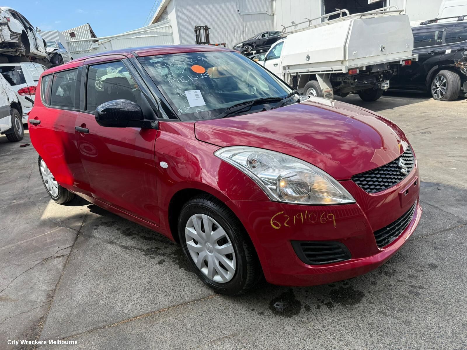 SUZUKI SWIFT 2012 Left Front Hub Assembly