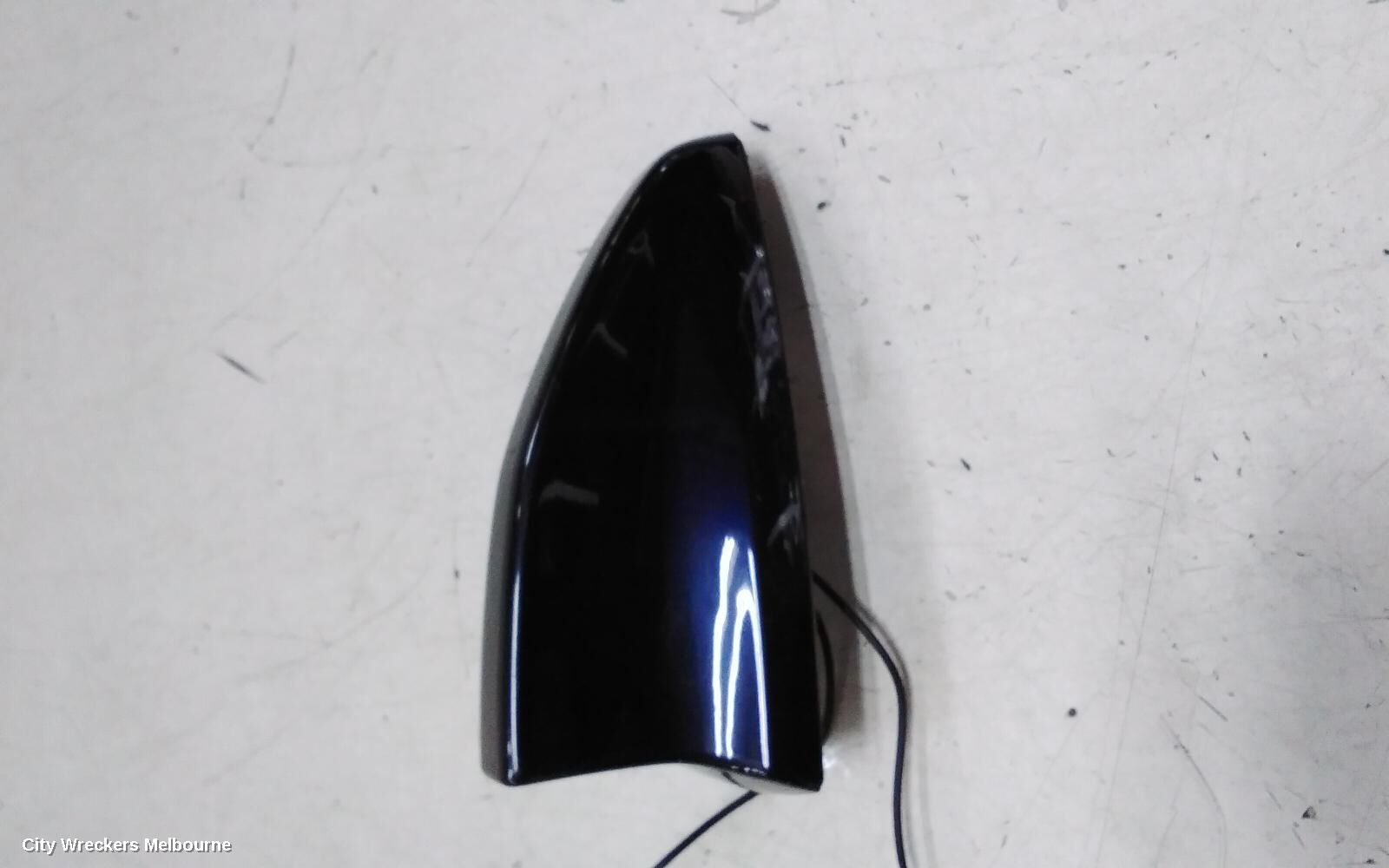 MAHINDRA XUV700 2025 Antenna