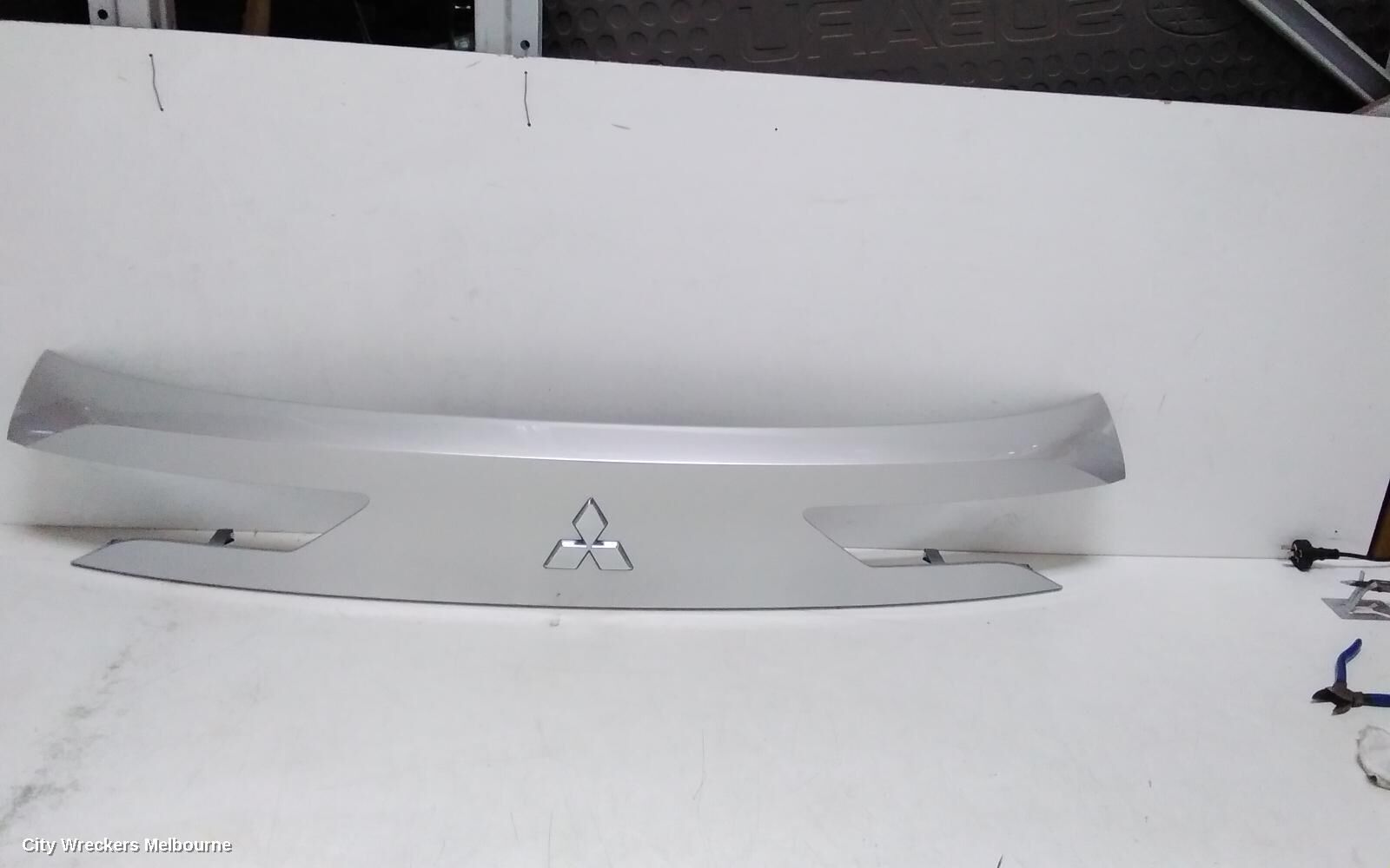 MITSUBISHI OUTLANDER 2022 Rear Garnish