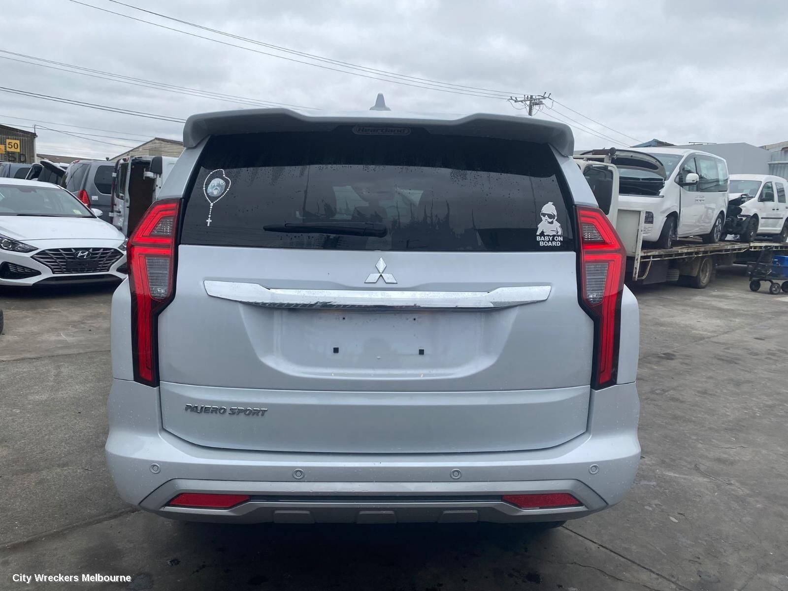 MITSUBISHI PAJERO 2021 Left Rear Door Window