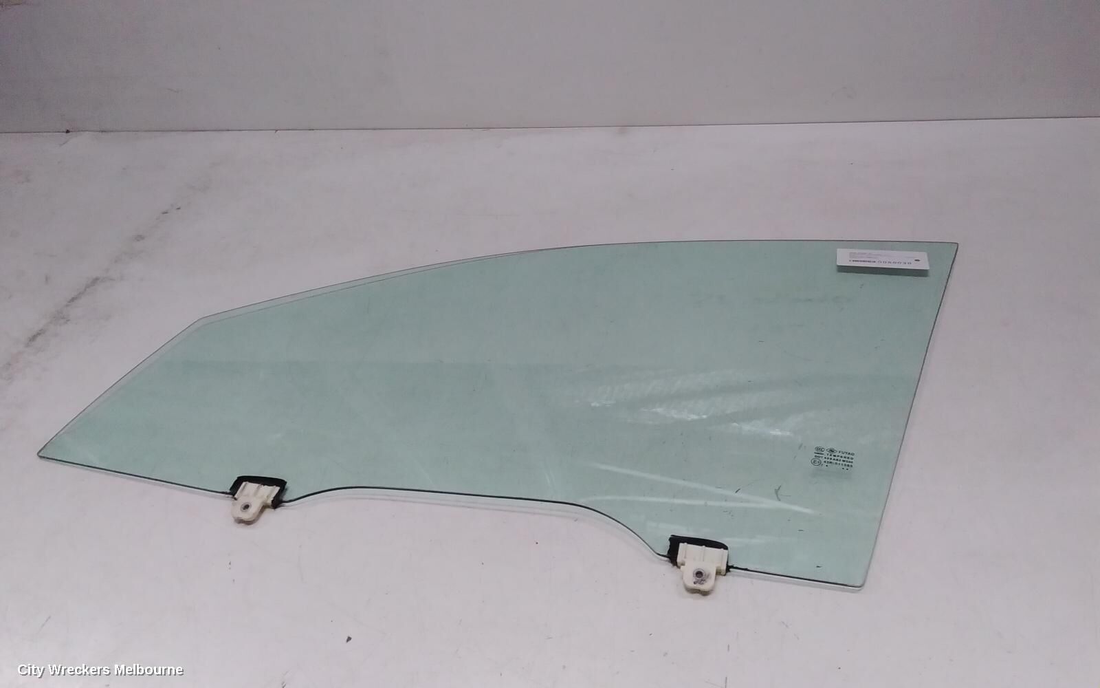 MITSUBISHI OUTLANDER 2016 Left Front Door Window
