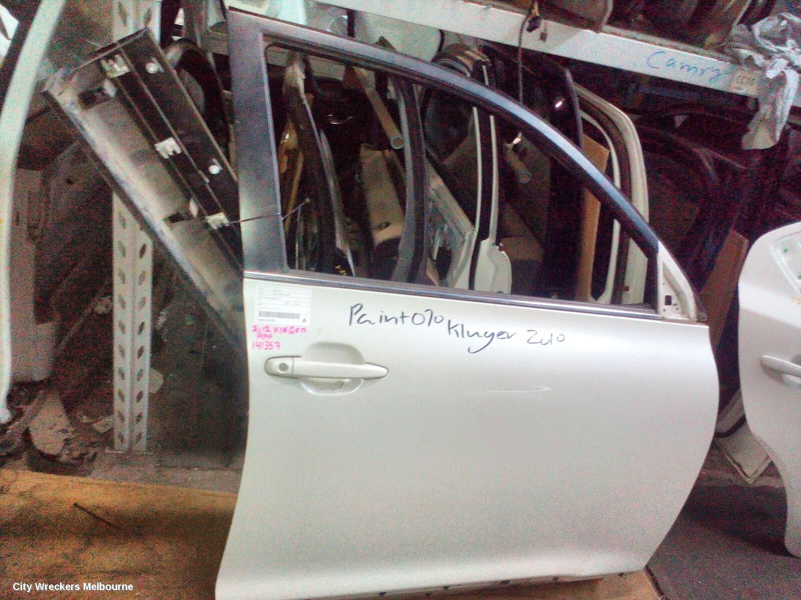 TOYOTA KLUGER 2012 Right Front Door