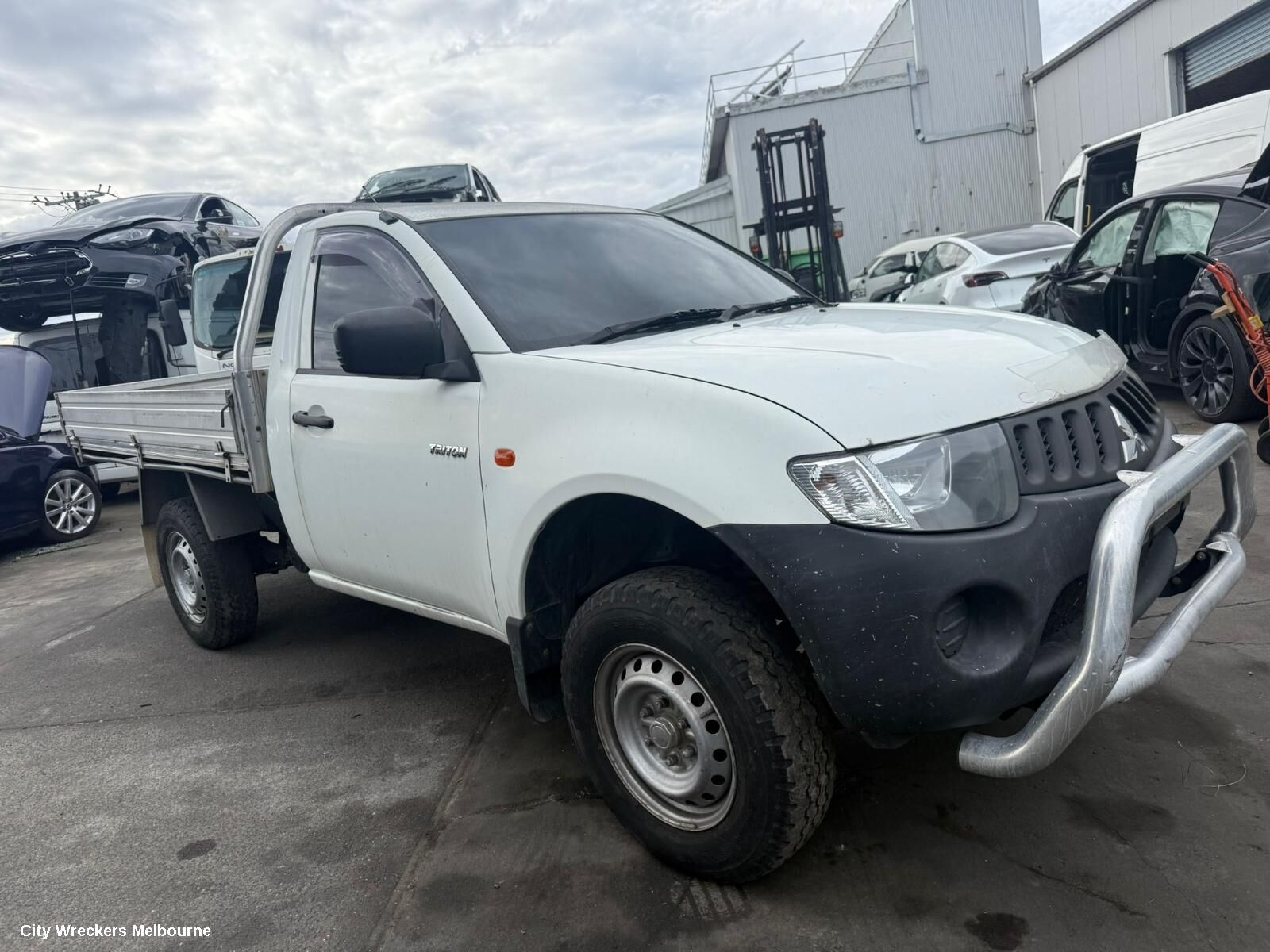 MITSUBISHI TRITON 2008 Washer Bottle