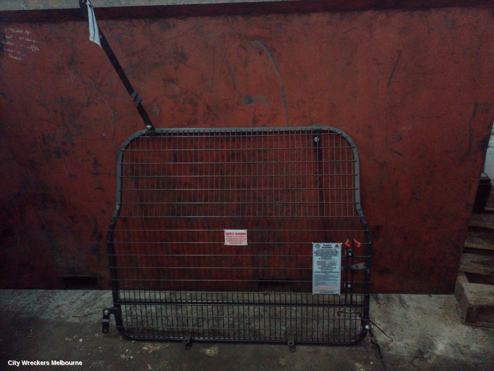 VOLKSWAGEN PASSAT 2018 Cargo Barrier