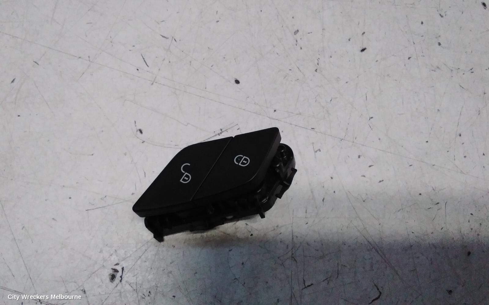 MERCEDES C CLASS, W205, 08/14-07/23, LOCK BUTTON RF - A 205 905 515: 141790