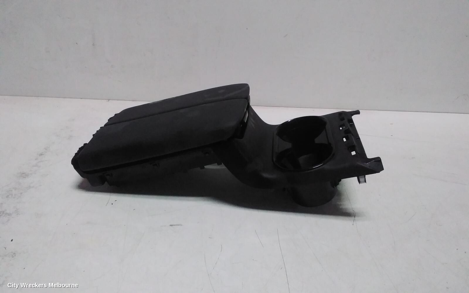 MAZDA CX8 2020 Console