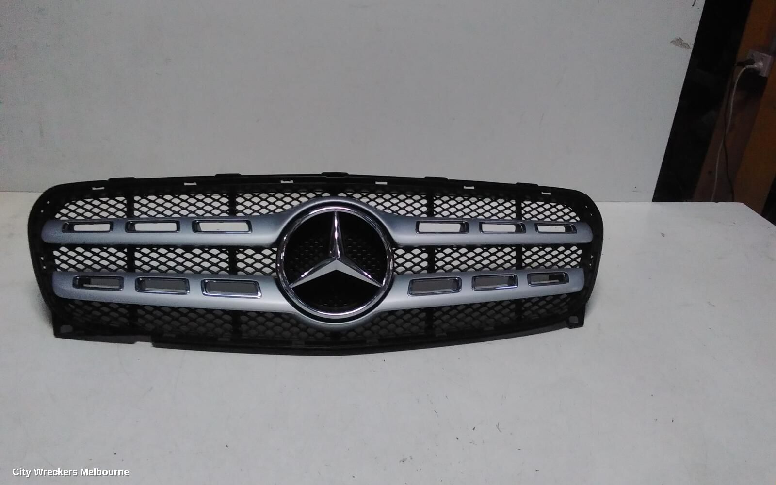 MERCEDES GLA CLASS 2018 Grille