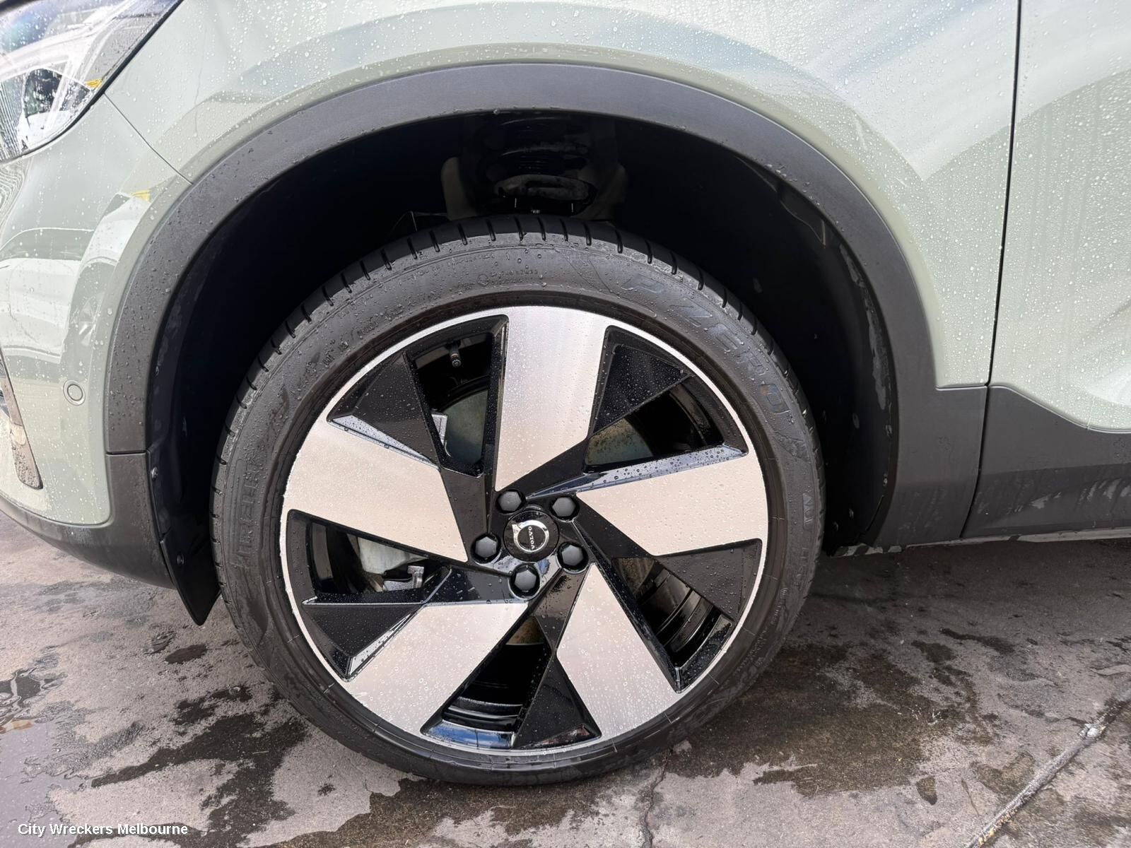 VOLVO XC40 2023 Wheel Mag