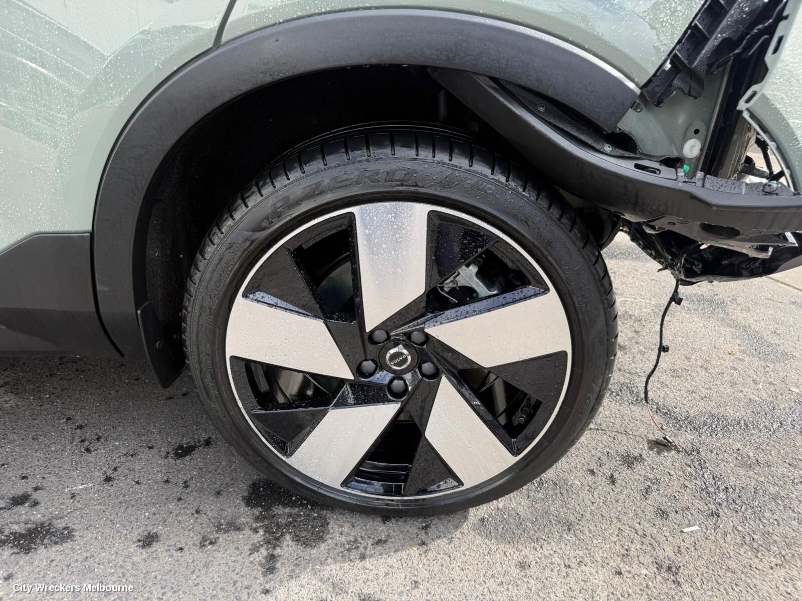 VOLVO XC40 2023 Wheel Mag