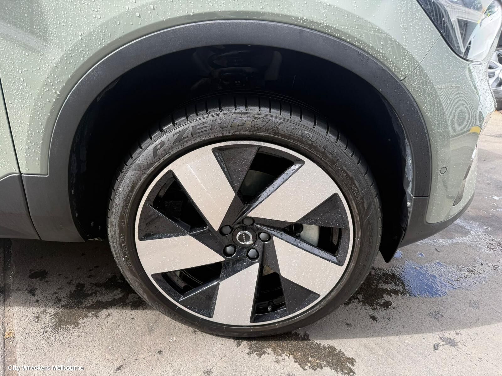 VOLVO XC40 2023 Wheel Mag