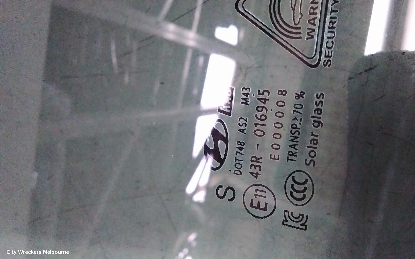 HYUNDAI TUCSON 2022 Right Front Door Window